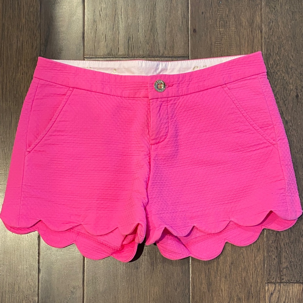 Like new! Worn 2x. Lilly Pulitzer Hot Pink Buttercup Shorts